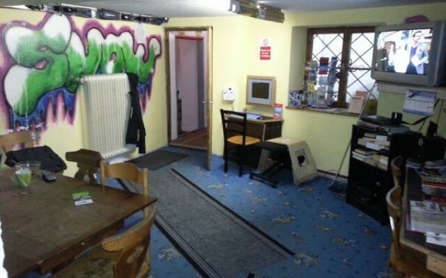 SnowBunnys BackPackers Hostel