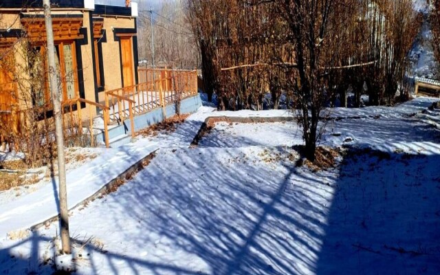 TIH Chomal Huts