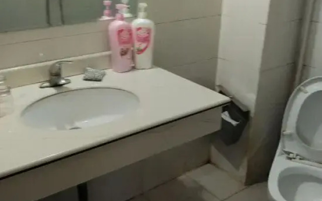 Yueqing Huarong Hotel