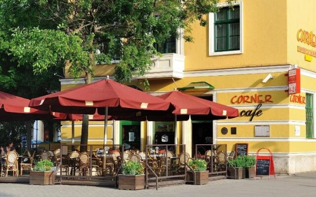 Corner Hotel & Kávéház