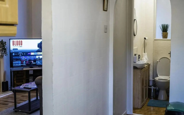 Central Three Bedroom House with Garden