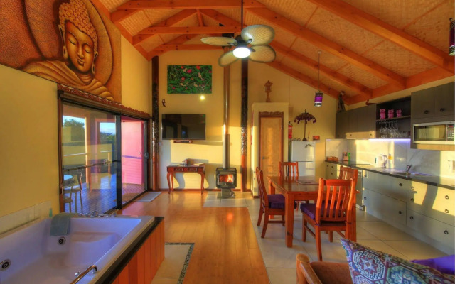 Maleny Tropical Retreat Balinese B&B