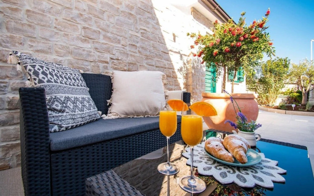 Charming 3-bed House in Tribunj