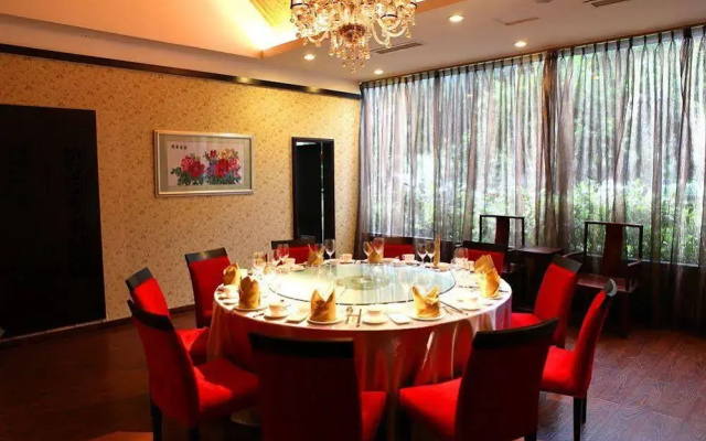 Chengdu Lingcai Hotel