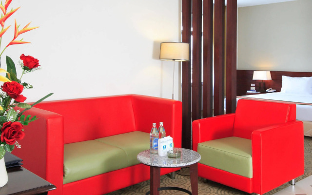 Golden Crown Grand Hotel