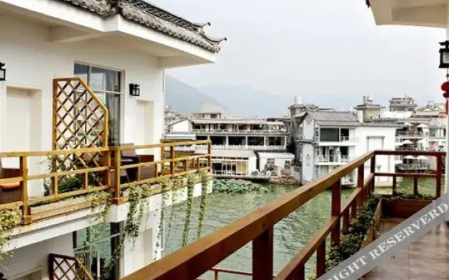 Shuanglang Town Panshi Inn.