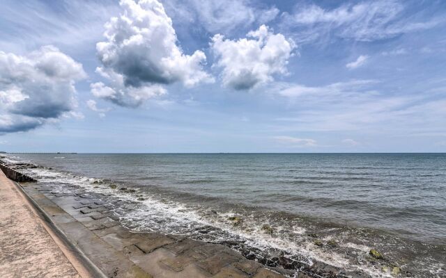 Balcony & Community Pool Deck: Condo in Galveston