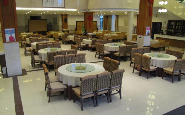 Jiayushan Lake Hot Spring Resort Hotel