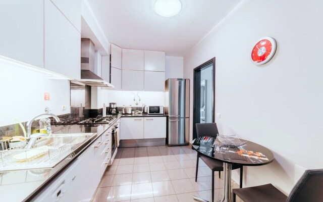 Oceanside Terrace Apartment by HR Madeira