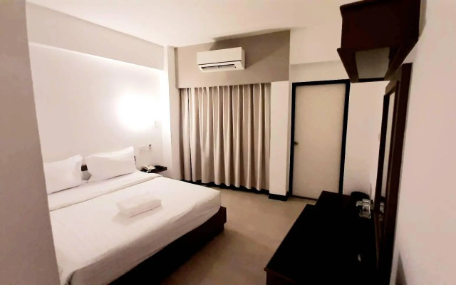 Hi Season Hotel