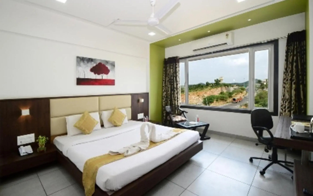 Crimson Park Shripriya Hotel