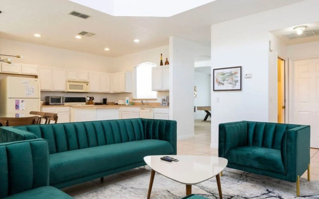 4697 Comfortable 7BD House