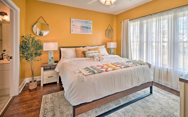 Bright Myrtle Beach Condo w/ Balcony!