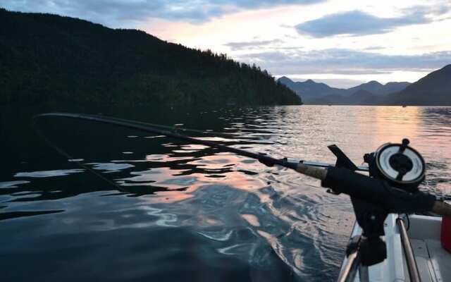 Nootka Island Lodge