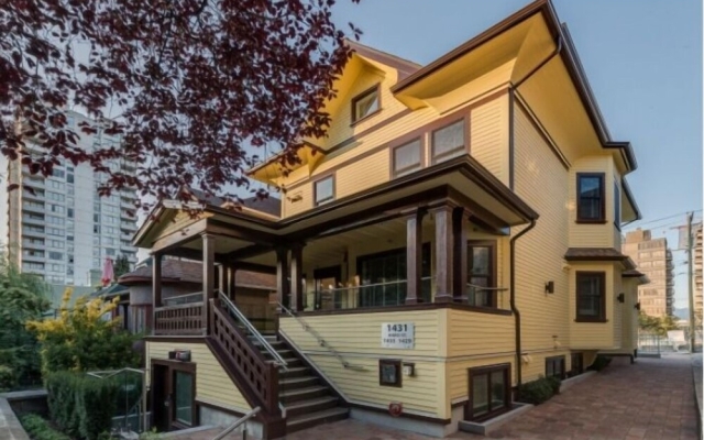 West-End Heritage Townhouse