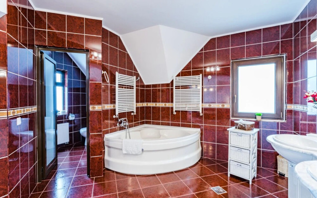 Flora Luxury House