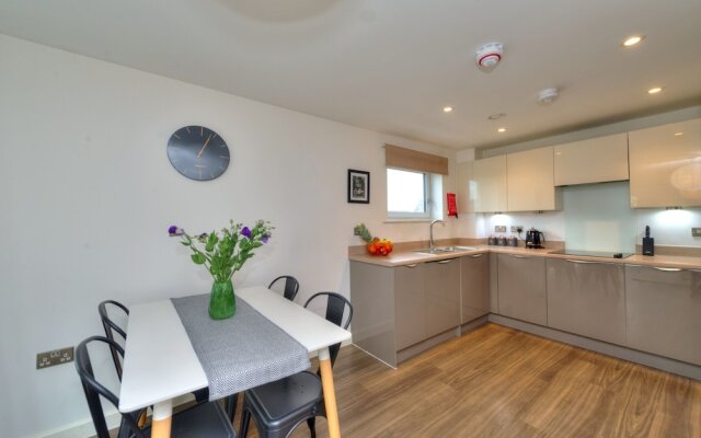 Executive Oakgrove Apartment