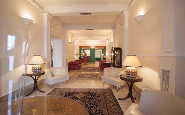 Laurentia Hotel
