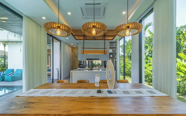 Villa Bedawang - 4BR Villa Seminyak