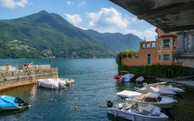 Acqua - by MyHomeinComo