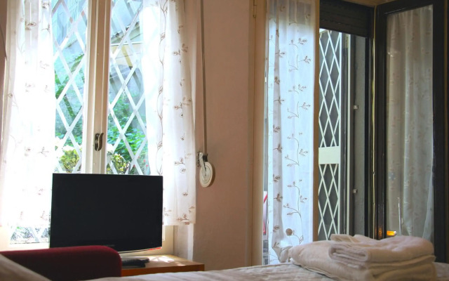 Basement Turati 3 -Consulates District