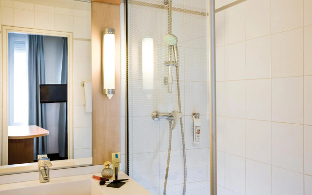 ibis Dieppe Val Druel