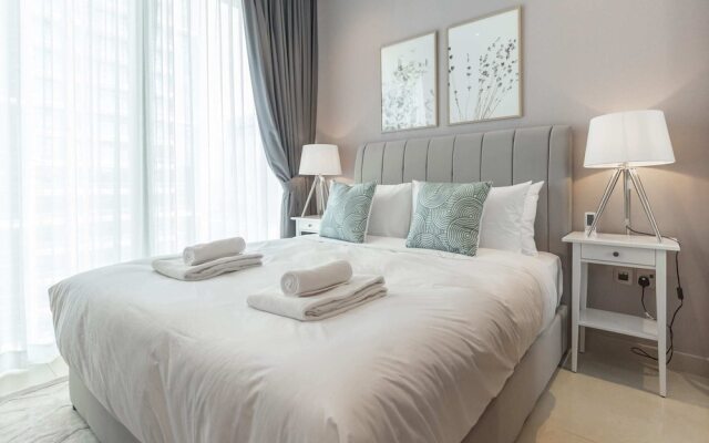 Urban Apartment in Marina Gate, Central Location!