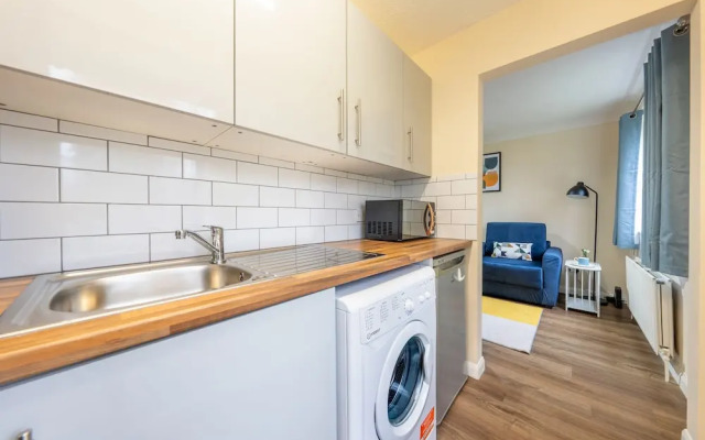 Staines Studio Apartment - Heathrow
