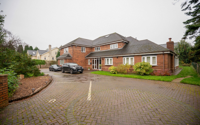OYO Oakcroft Guest House Manchester Airport