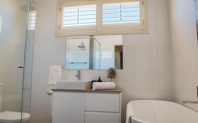 Magnificent Lakeview House - Long Jetty