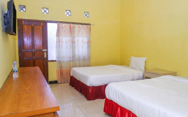 OYO 898 Joglo Family Hotel & Homestay