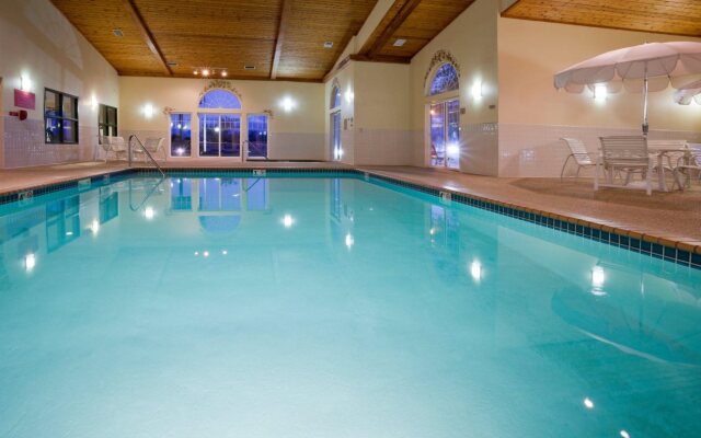 Country Inn & Suites by Radisson, Cottage Grove, MN