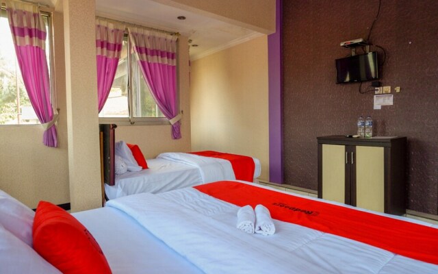 Hotel Ungu by RedDoorz