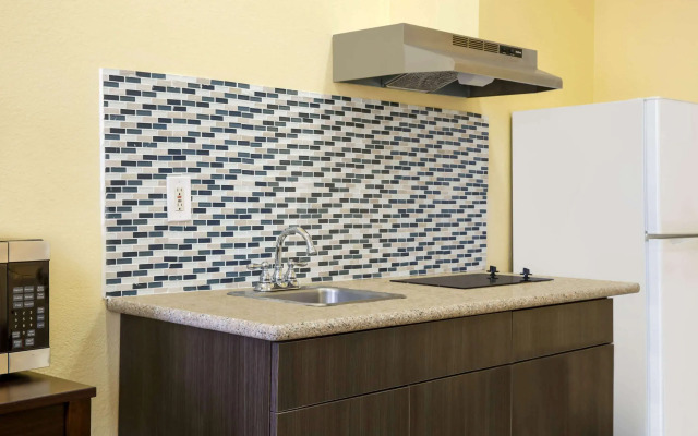 Days Inn & Suites by Wyndham Euless DFW Airport South