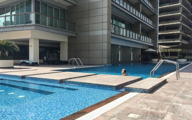 Spacious Studio in new 8 Boulevard Walk!