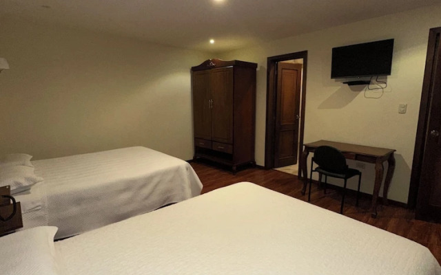 Hotel & Suites El Quijote