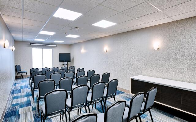 Holiday Inn Express Hotel & Suites Airport Dieppe by IHG