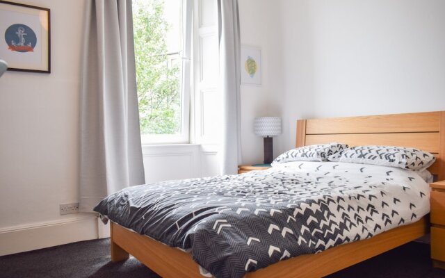 1 Bedroom Apartment in Traditional Edinburgh Tenement