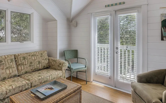 Located in Seaside - Sleeps 4