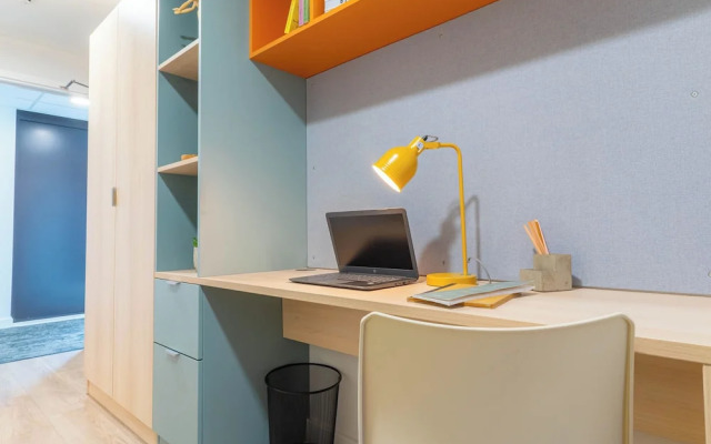 Student Only, Ensuite-in a Stylish Apartment