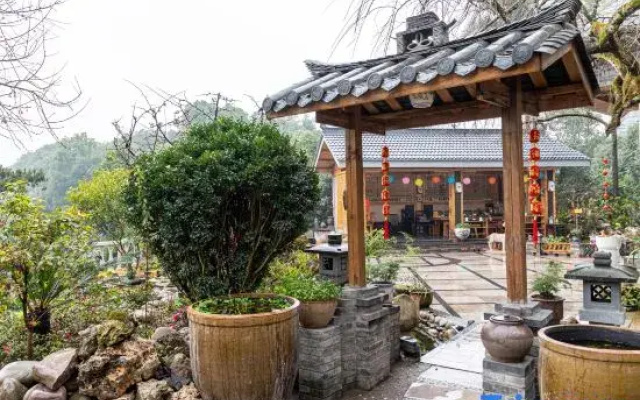 Yunyun Yashe Hotel (Bodhi Mountain Park Branch, Wutongqiao District, Leshan)