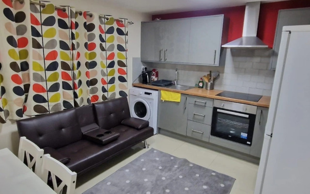 Deluxe 1-bed Apartment in Greenford