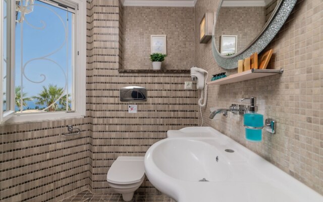 Frido Luxury Villa - 600 Sqm