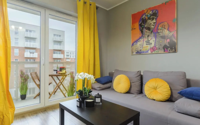 Lumina modern studio with balcony