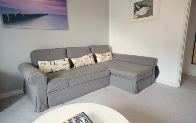 2 Bedroom Apartment With Balcony in Nunhead