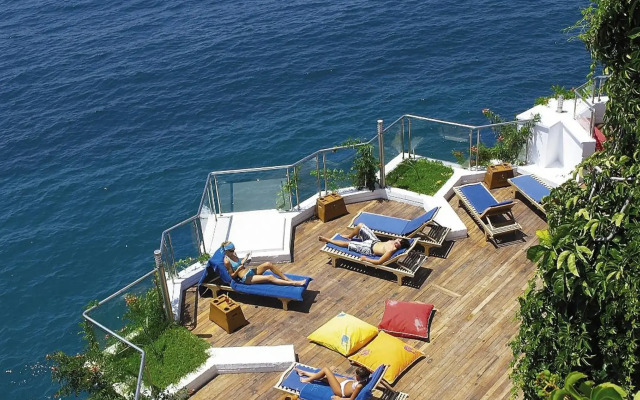 Korumar Deluxe Hotel