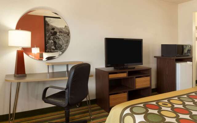 Super 8 By Wyndham Woodward