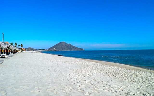 #52 Bungalow Seaside Hotel & Victors RV Park