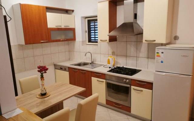 Apartment Ivo - with nice garden: A1 Pag, Island Pag