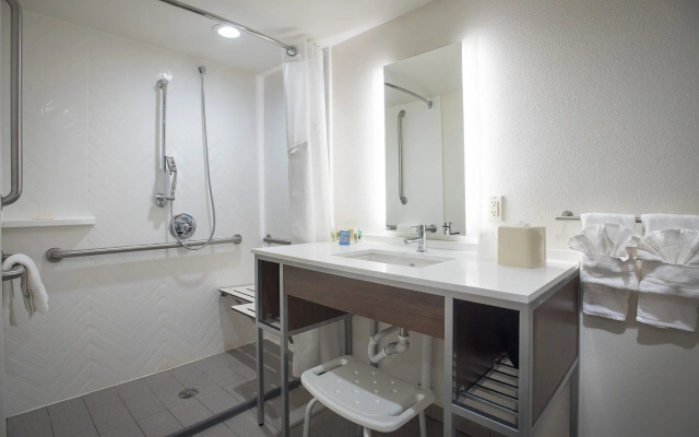 Holiday Inn Pensacola - University Area by IHG